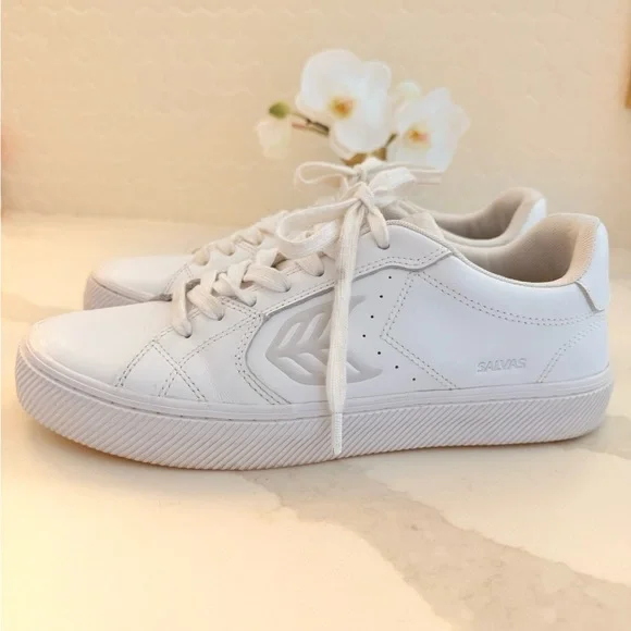 Women’s Cariuma Salvas Leather Sneakers White - Picture 8 of 9